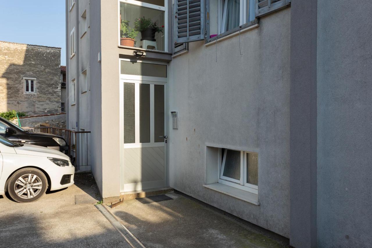 Apartman Izis Centar Pule Pula Exterior photo